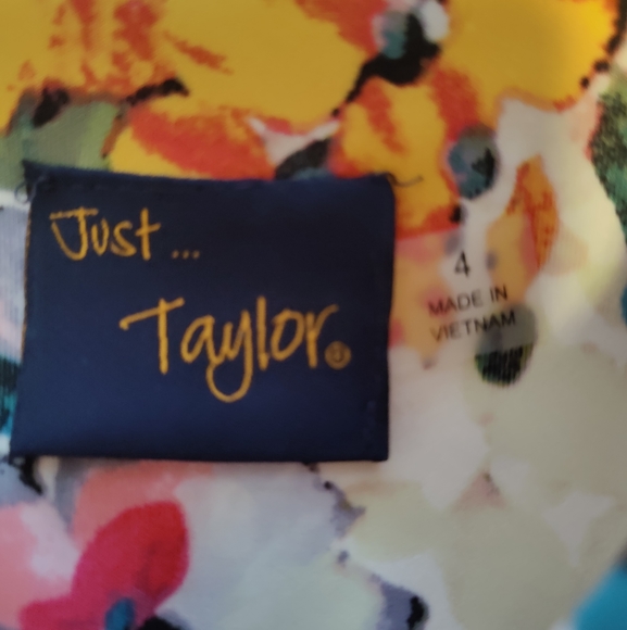 Floral dress - Picture 1 of 3